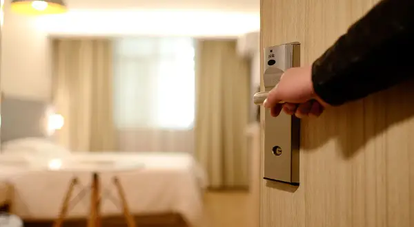 Co to jest overbooking w hotelu i jak uniknąć nieprzyjemności?