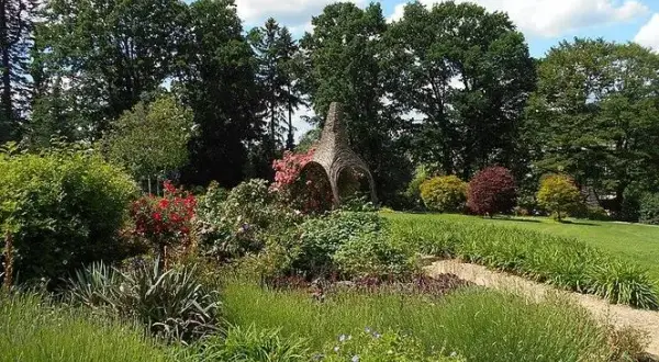 Najlepszy czas na wizytę w arboretum Wojsławice - uniknij rozczarowania